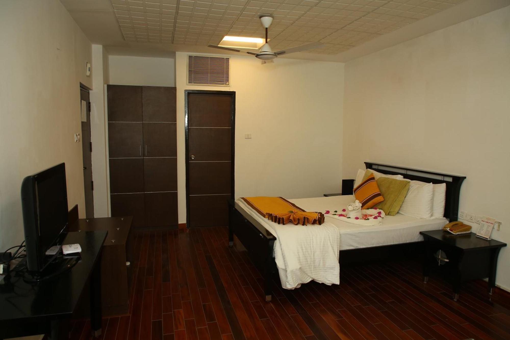 Citrus Hotel Sriperumbudur Bagian luar foto