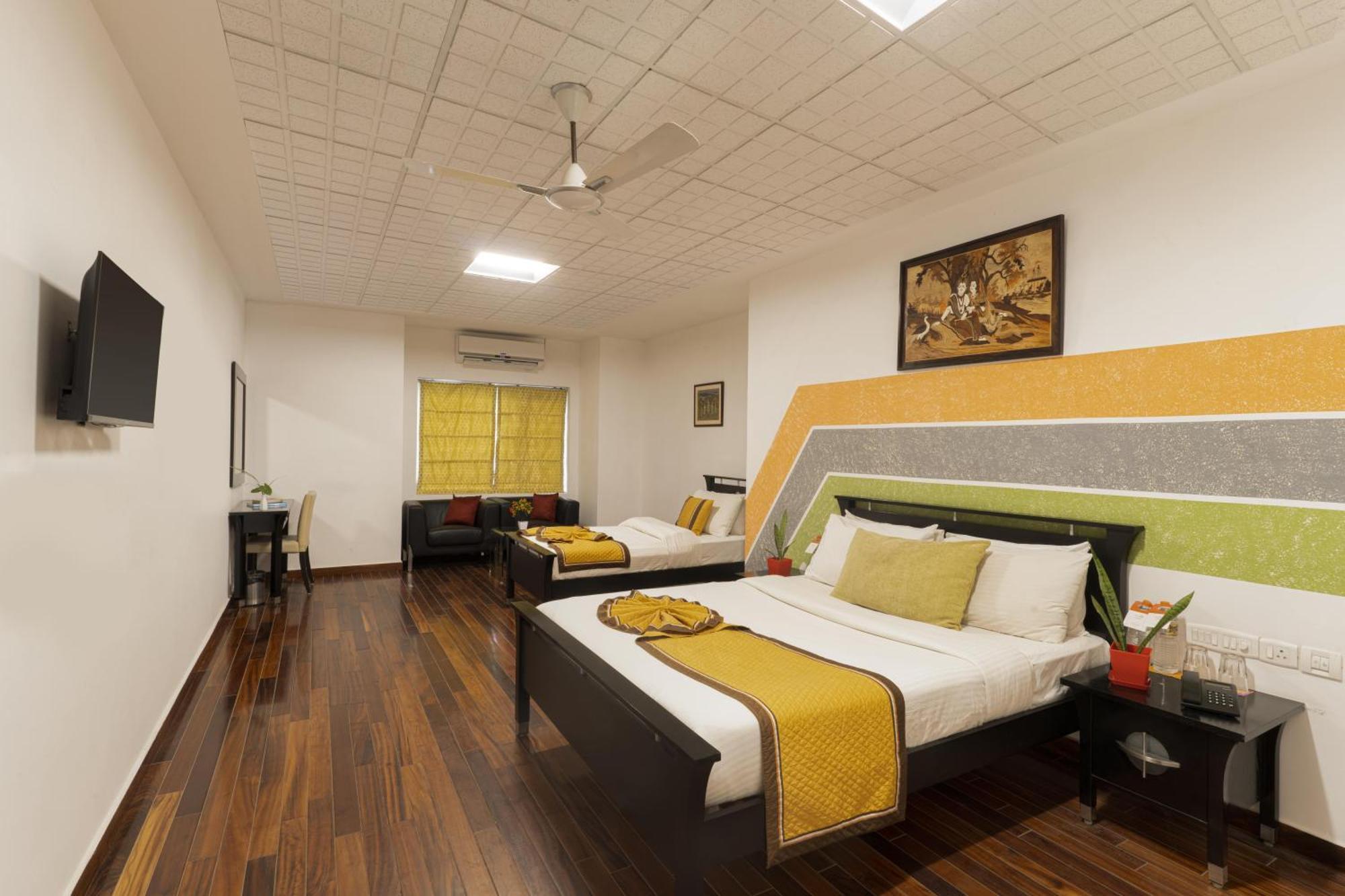 Citrus Hotel Sriperumbudur Bagian luar foto
